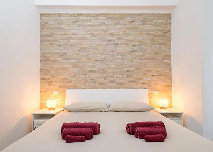 Apartment Domus Enea - Colosseo Termini