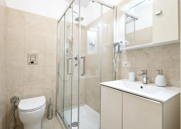 Domus Enea - Colosseo Termini Apartment