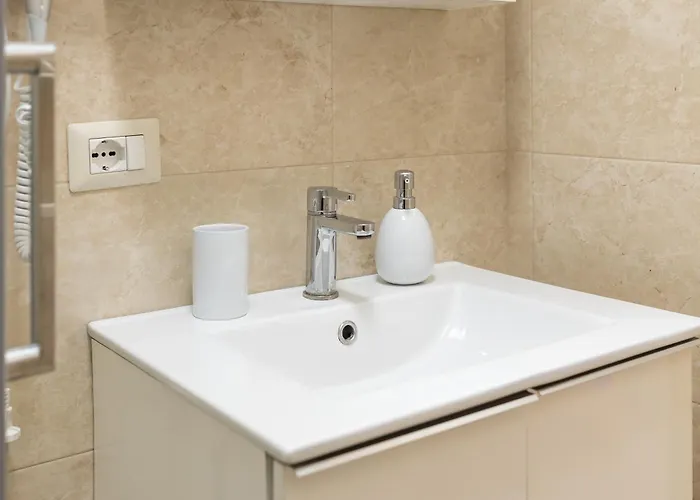 Domus Enea - Colosseo Termini Apartment
